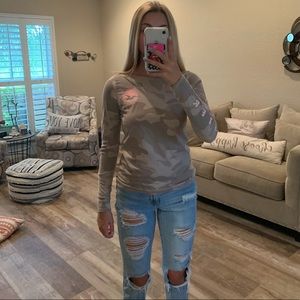 Hollister camo long sleeve tee(pink writing on arm